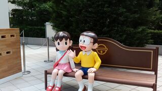 のび太くんとしずかちゃんが仲睦まじく