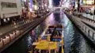 夜なので、川の水がきれいかどうかわかりませんでしたが、においはあまり気になりませんでした