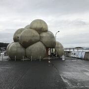 ベネッセアートサイト直島（香川県直島）：一企業のアートの総称を観光地化した世界