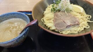 元町にあるラーメン屋さんでしお味のつけ麺をいただく