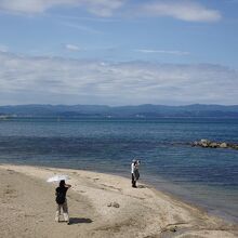 真下には雨晴海岸
