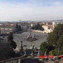 テラスから眺めたポポロ広場