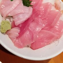 生本マグロ丼・２，１００円