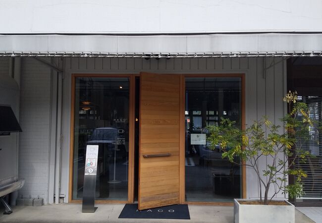 広くて居心地いいカフェ