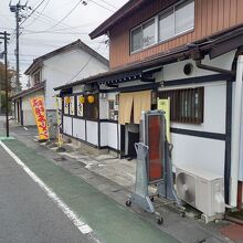 津島神社のはす向かえにあります