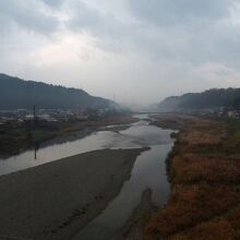 吉野川を渡る。