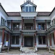 新潟県会議事堂として建設され明治から昭和初期まで利用された建物