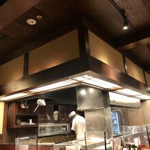 店内にはカウンター席もある