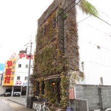 ツタのからまる外観！