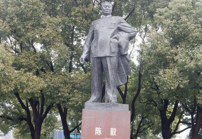 陳毅の銅像