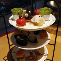 アフタヌーンティーでゆっくり。