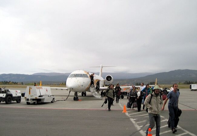 エリック ニールセン ホワイトホース国際空港 (YXY)