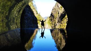 トンネルを進み峡谷美を堪能