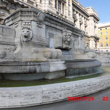 正義の宮殿の噴水