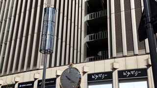 からくり時計の中に人が！