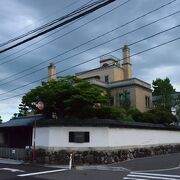 新潟県三島郡出雲崎町出身の石油王新津恒吉が外国人迎賓館として昭和１３年に建てた西洋館