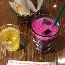ドラゴンフルーツジュース・サーターアンダギー