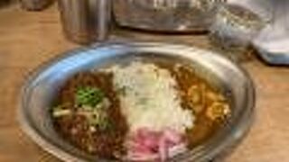 チキンとキーマのあい盛りカレー！