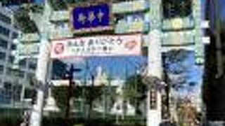 白虎神を祀る白い牌楼！