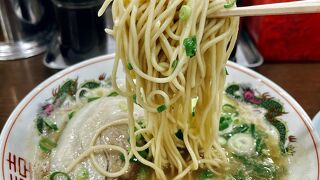 旨味と濃く！バランスの良い豚骨スープが味わえます。