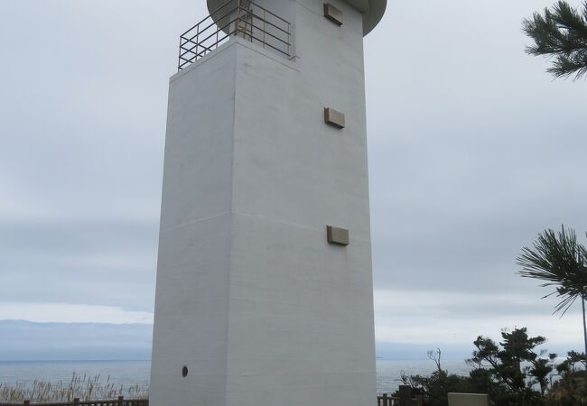 鵜の尾岬にある白亜の灯台