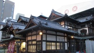 夜の道後温泉本館