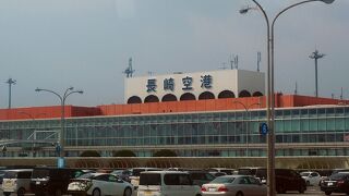 制限エリア内の土産物屋が充実している：長崎空港