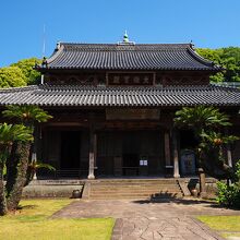 4月末なのに、汗が滲むほど強い日差しが降り注ぐ
