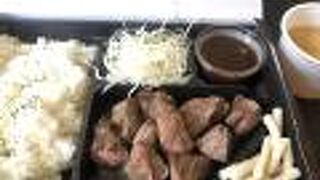 ステーキを求めて行列!!