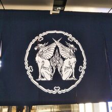 日本橋麒麟像の暖簾