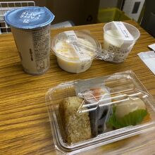 焼きおにぎりと辛子明太子のおにぎり弁当