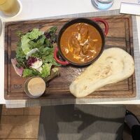 朝からバターチキンカレーもありました