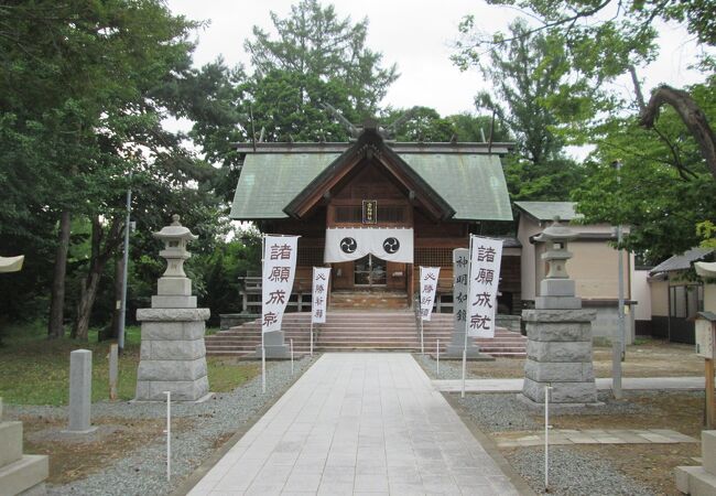 ６柱のご祭神を祀る由緒ある神社