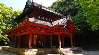 日本の伝統的建築手法が用いられているのに中国を感じさせる雰囲気が面白い：多久聖廟