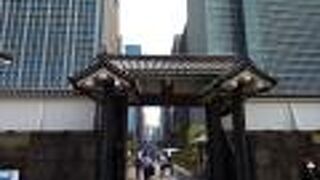 大手町の高層ビル群との対照が素晴らしかった