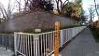 急勾配ですが、青山御用地沿い