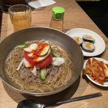 韓国冷麺とキンパ