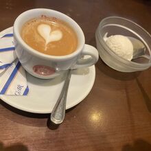 ジェラートとカフェマッキャート