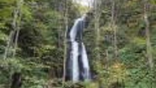 ４つの滝が集まっている