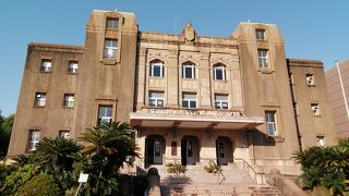 レトロモダンな建物