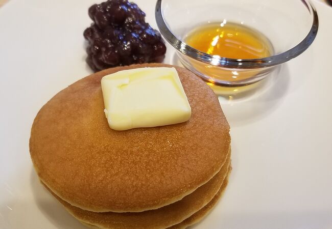 モーニングでパンケーキ頂きました。