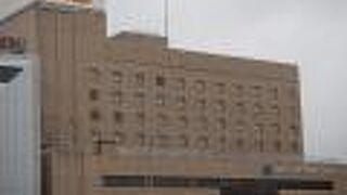 メトロポリタンが中心