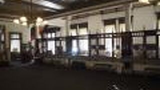 重厚な煉瓦つくりの建物