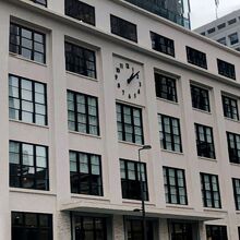 旧中央郵便局の庁舎の大時計が、ＪＰタワービルに残されています