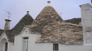 とんがり屋根の家