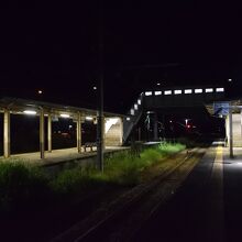 夜の上越線の駅