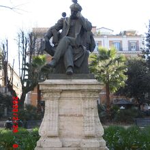 教会前のカイローリ公園にある像