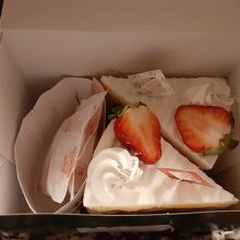 テイクアウトしたケーキ