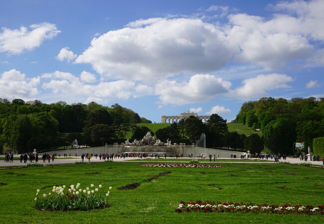 シェーンブルン宮殿のある広大なバロック庭園