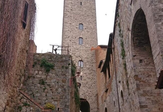 サンジミニャーノ歴史地区　トスカーナの中世の街並み